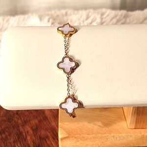 Goldtone Fashion Bracelet with white 🍀